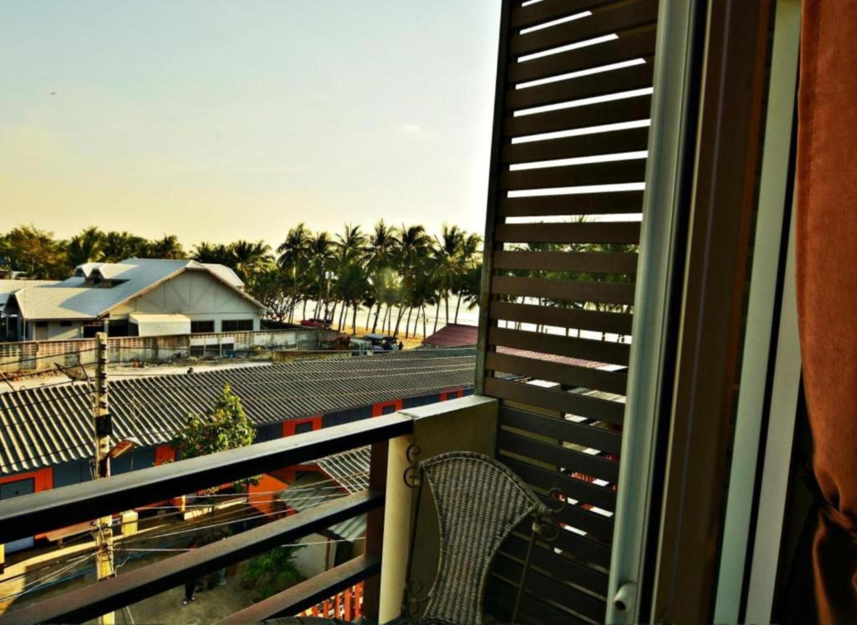 The Day Hotel Chonburi Exteriör bild