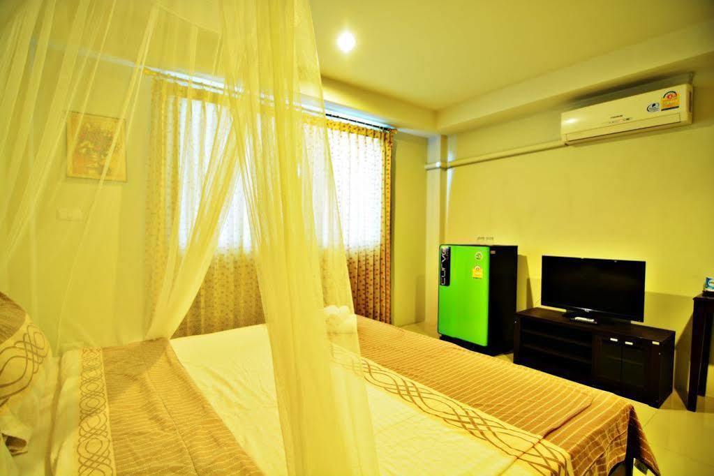 The Day Hotel Chonburi Exteriör bild