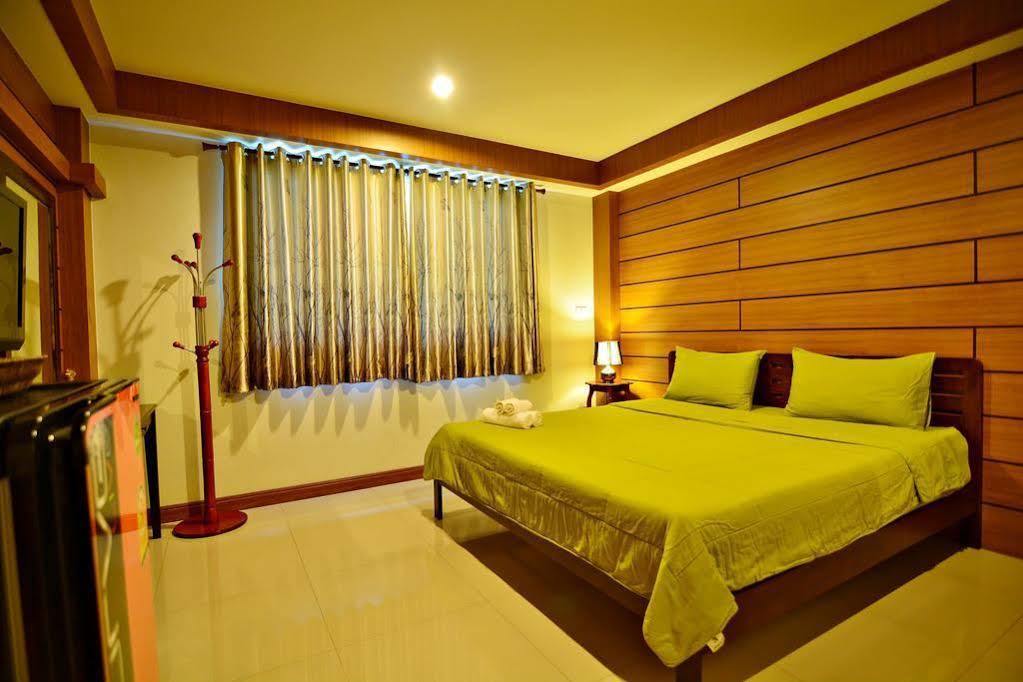 The Day Hotel Chonburi Exteriör bild
