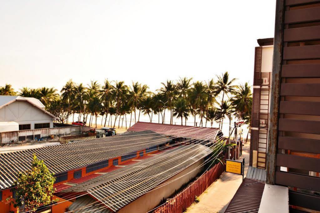 The Day Hotel Chonburi Exteriör bild