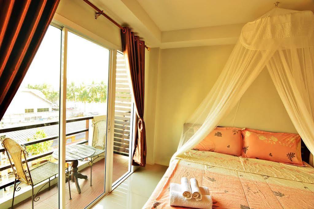 The Day Hotel Chonburi Exteriör bild